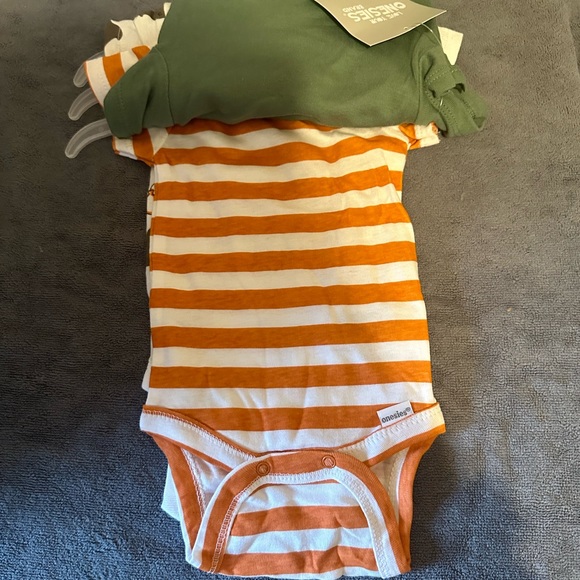 Brand new 0-3 onesies - Picture 3 of 3